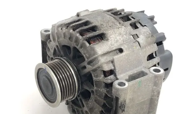 Volkswagen PASSAT B7 Generator/alternator 06H903017E