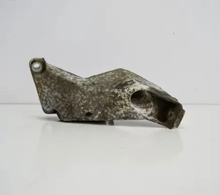 Audi A4 S4 B6 8E 8H Engine mounting bracket 8E0199307A