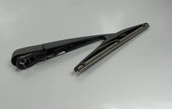 Suzuki SX4 S-Cross Rear wiper blade arm