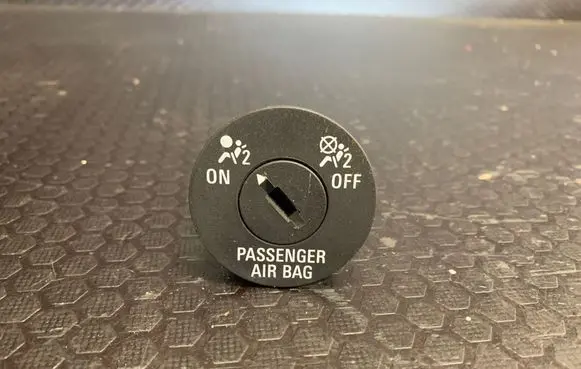 Opel Astra J Passenger airbag on/off switch 13268602
