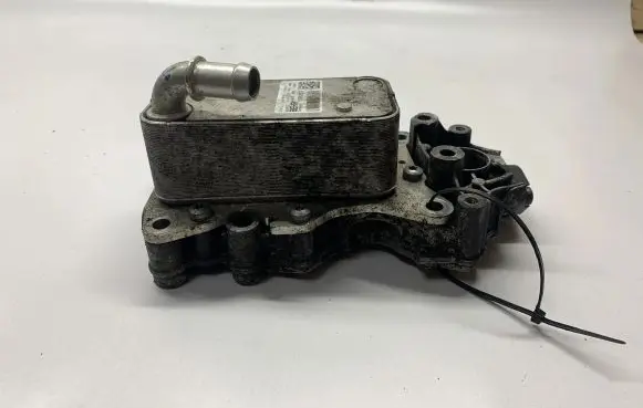 Mercedes-Benz C W204 Engine oil radiator A6511800665