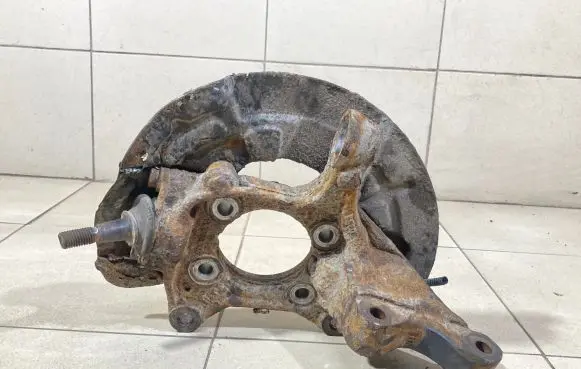 Volvo XC90 Front wheel hub spindle knuckle