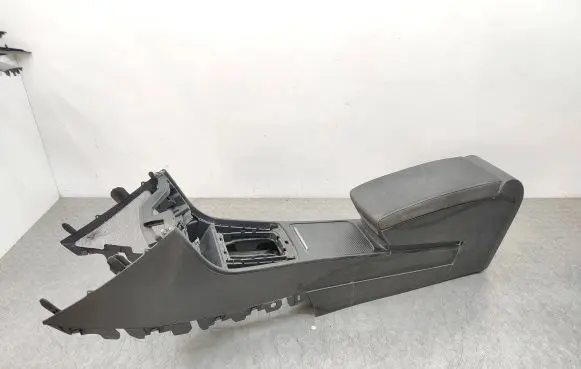 Volkswagen PASSAT B7 Armrest 3AB863241E 3AB863243 3C0858329H