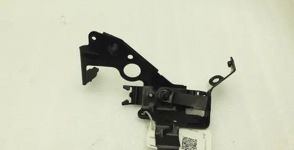 Porsche Cayenne (92A) Other engine bay part 06E133520F