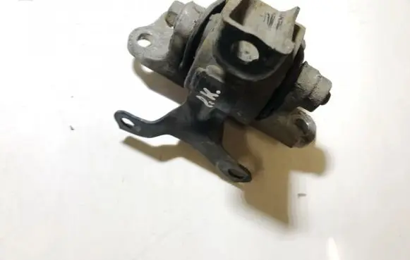 Honda Civic Engine mount bracket
