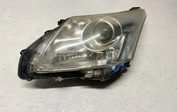 Toyota Avensis T270 Headlight/headlamp