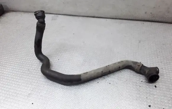 Volkswagen PASSAT B6 Engine coolant pipe/hose
