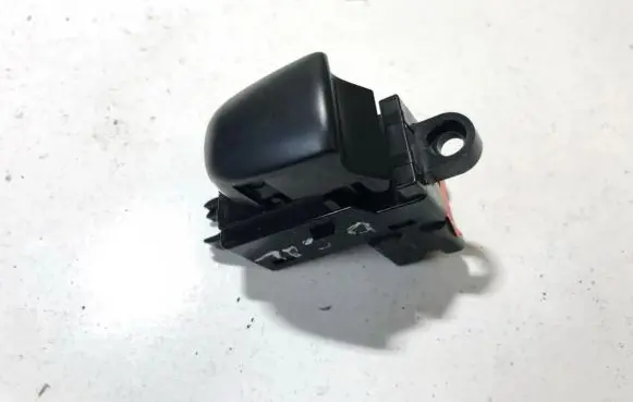 Nissan X-Trail T30 Electric window control switch 1kl5a 2684