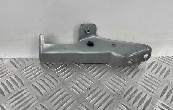 Nissan X-Trail T32 Fender mounting bracket