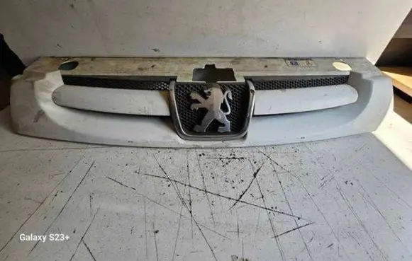 Peugeot Partner Front grill 964A258777