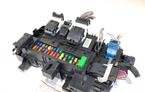 Ford Mustang VI Fuse box set FR3T-15604-BH