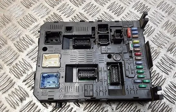 Citroen C5 Fuse module 281197595 281164872