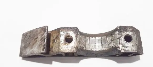 Volkswagen Touareg I Sway bar bush bracket, front 7l0411063b 7l0.411.063.b