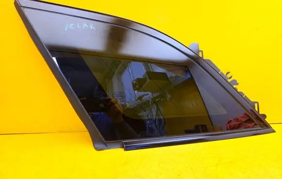 Land Rover Range Rover Velar Rear side window J8A229601