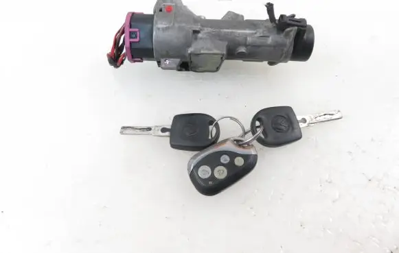 Volkswagen Polo IV 9N3 Ignition lock 4B0905851C