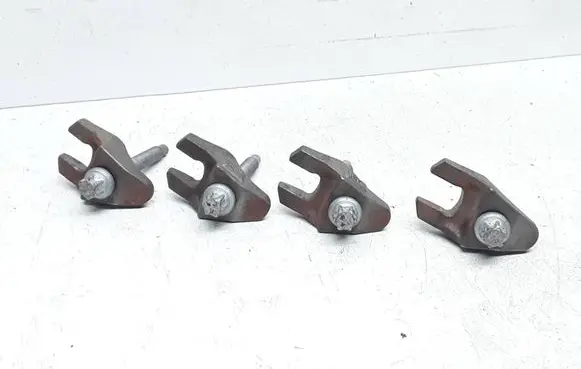 Volvo V40 Fuel Injector clamp holder 927006