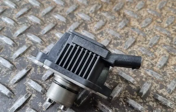 Volkswagen Tiguan Camshaft vanos timing valve 04E906048C