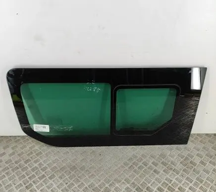 Opel Vivaro Side middle window/glass 833430064R