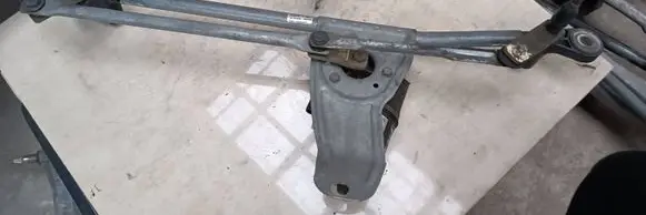BMW X5 E53 Front wiper linkage and motor 1057979 7046571 24024043