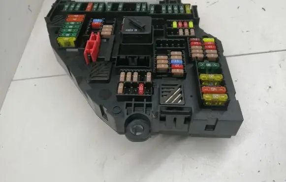 BMW 5 F10 F11 Fuse module 016704981D 921085802 117033451E