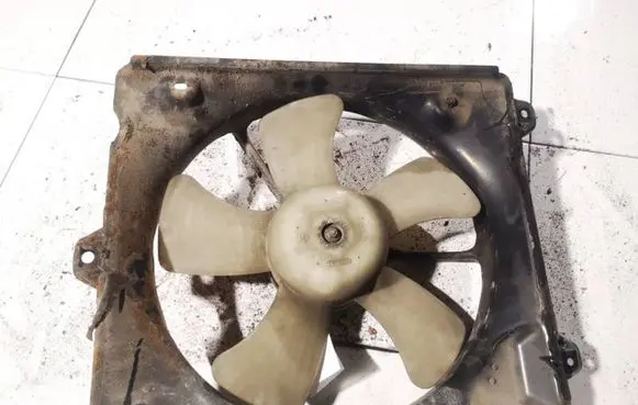 Toyota Avensis T220 Radiator cooling fan shroud