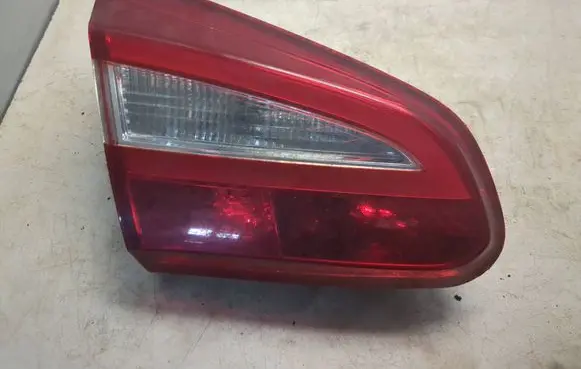 Tailgate rear/tail lights