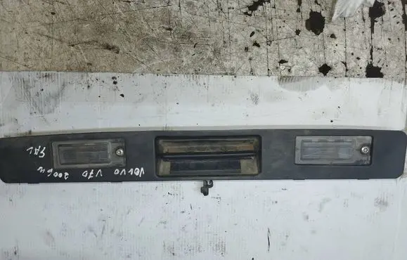 Volvo S70 V70 V70 XC Trunk door license plate light bar 9203101