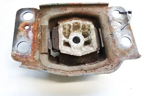 Ford Mondeo MK IV Engine mount bracket