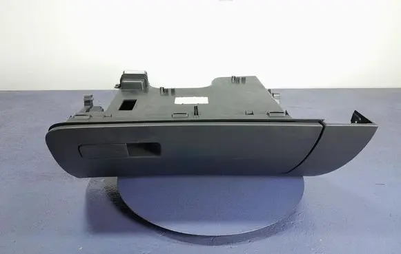 Glove box