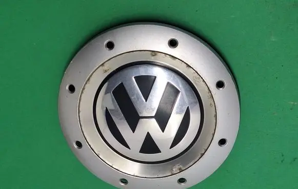 Volkswagen Golf V Original wheel cap 1K0601149E