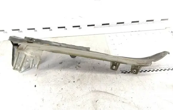 Audi Q7 4L Fender mounting bracket 4L0805175