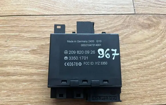 Mercedes-Benz CLK A209 C209 Door control unit/module 2098200926