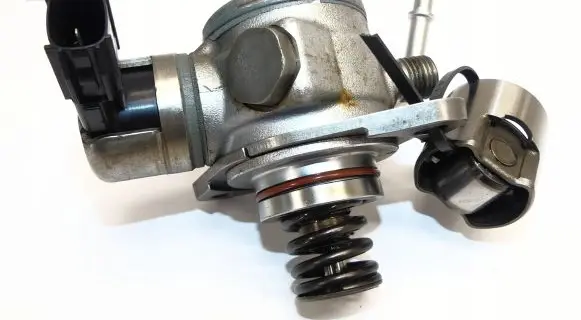 Volvo S60 Fuel injection high pressure pump 31401823