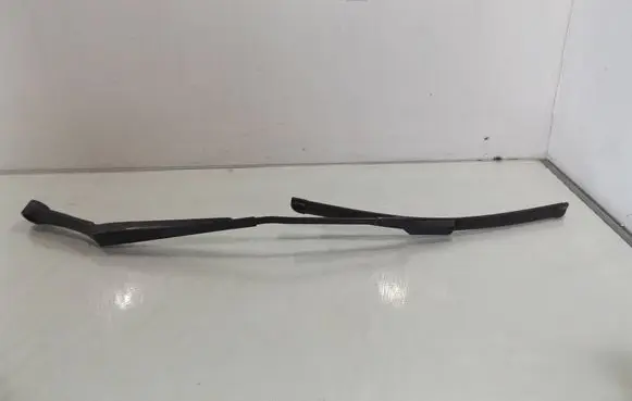 Hyundai i30 Front wiper blade arm