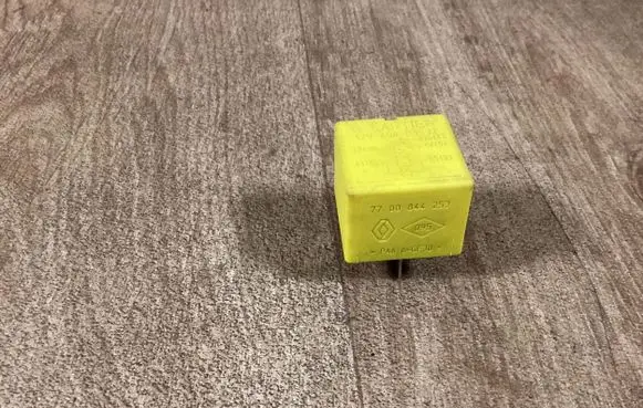 Renault Trafic II (X83) Other relay 7700844253