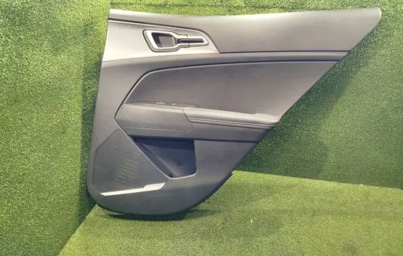 KIA Sportage Rear door card panel trim 83380R2000 16032022 W3G8E0192