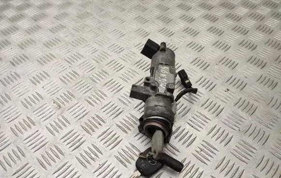 Toyota Avensis T250 Ignition lock N0501517 8978305010