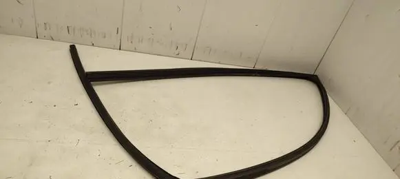 Toyota RAV 4 (XA50) Rubber seal front door window/glass 6815142120