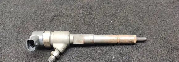 Opel Corsa E Fuel injector 0445110618