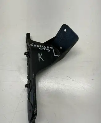 Cadillac CTS Front bumper mounting bracket 25888351