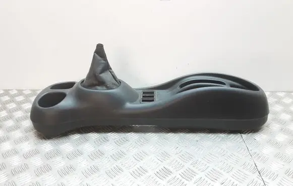 Toyota Yaris Center console 5891152010