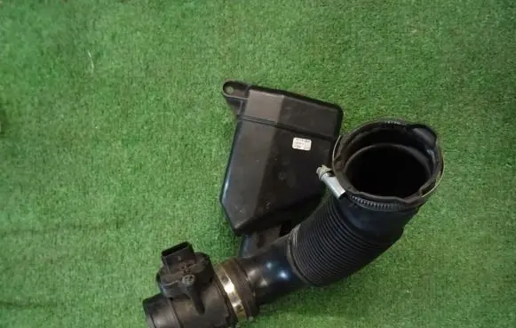 Intake resonator