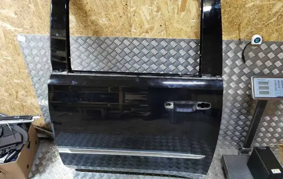 Cadillac Escalade IV Rear door