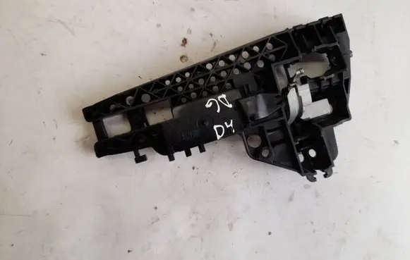 Rear door exterior handle/bracket