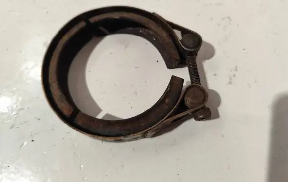 Volkswagen PASSAT B6 Muffler pipe connector clamp 1K0253725