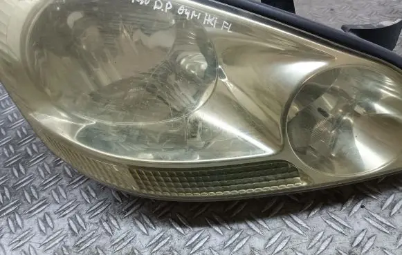 Toyota Avensis Verso Headlight/headlamp