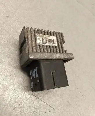 Jaguar XF X250 Glow plug pre-heat relay 9663824880 AV6112A343BA