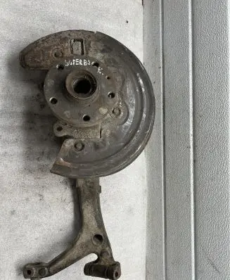 Skoda Superb B5 (3U) Front wheel hub