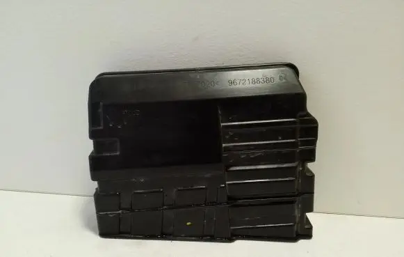 Opel Grandland X Fuse box cover 9672188380