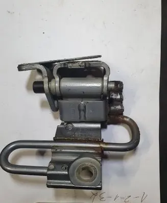 Audi A4 S4 B7 8E 8H Front door lower hinge 8E0831411B